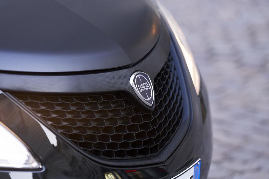 Детали экстерьера Lancia Ypsilon Black and Noir (846) 2019 года  (фото 2 из 39)